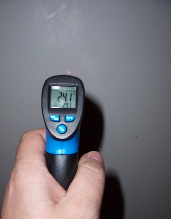 Zateplený sokl - měřená teplota metr od podlahy